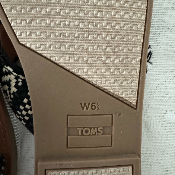 NEW TOMS Viv Black Tribal
Canvas > Crossover Slide Sandal - Picture 4 of 5